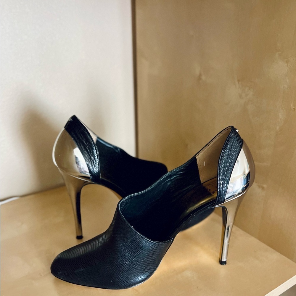 Ted Baker London Black Stilettos with Metallic Heels Gold size 40 (US 9/9.5) - Picture 4 of 10
